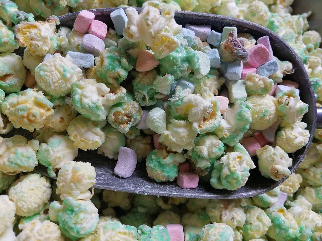 Mom & Pops Kettle Korn Stop | restaurant | 119 S Market St, Paxton, IL 60957, USA | 2173792676 OR +1 217-379-2676