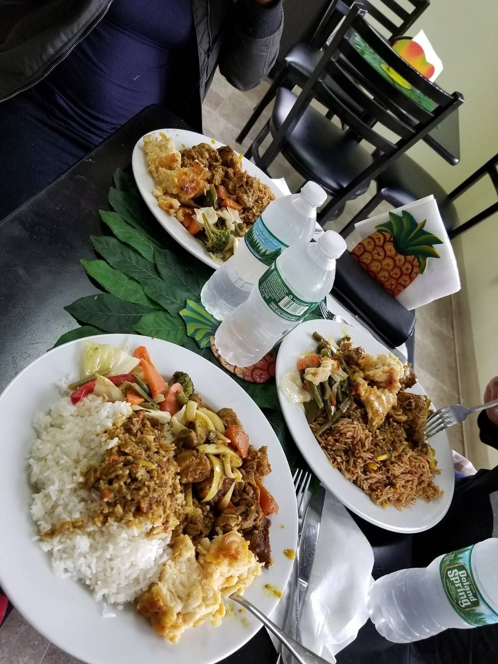 Mommys Delicious Food | restaurant | 595 W Main St, Norwich, CT 06360, USA | 8603832079 OR +1 860-383-2079