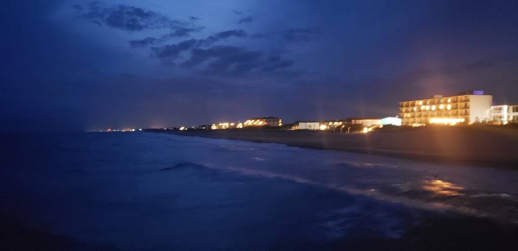 Mollys Beachside Bar & Grill | restaurant | 2717 W Fort Macon Rd, Atlantic Beach, NC 28512, USA | 2522401155 OR +1 252-240-1155