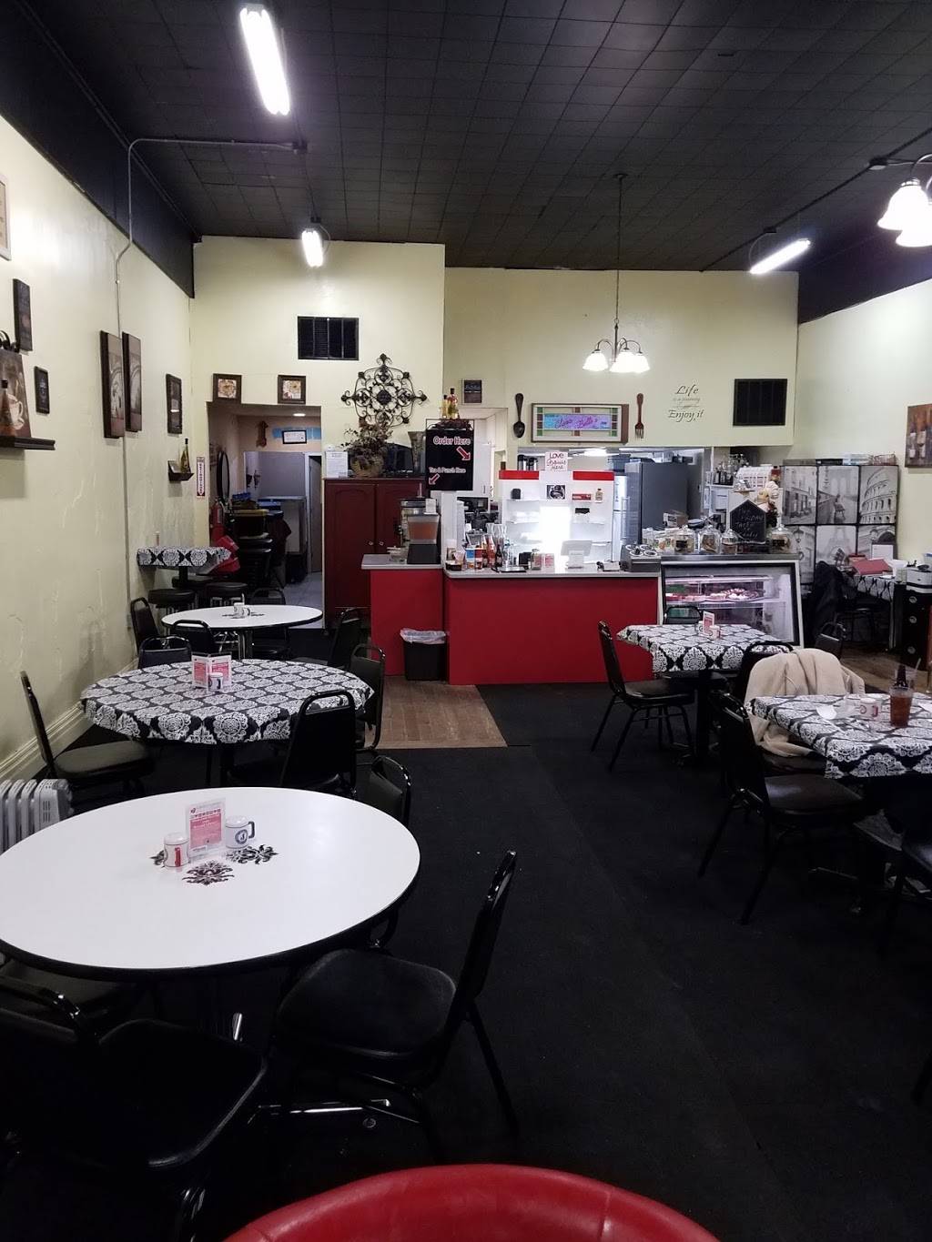 Clara Belles Restaurant | restaurant | 105 N Main St, McLoud, OK 74851, USA | 4059646338 OR +1 405-964-6338