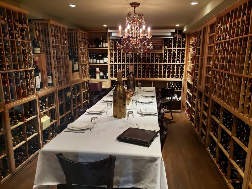 Patricias | restaurant | 1082 Morris Park Ave, Bronx, NY 10461, USA | 7184099069 OR +1 718-409-9069