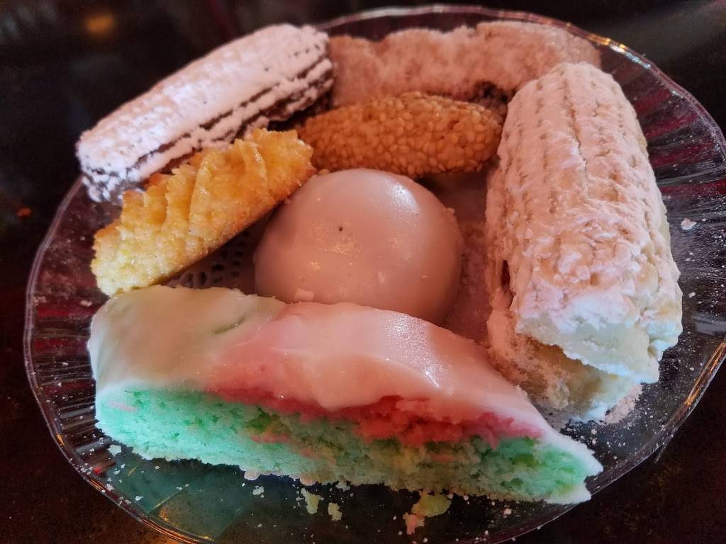 Santinos Little Italy | restaurant | 352 E Stewart St, Milwaukee, WI 53207, USA | 4148977367 OR +1 414-897-7367