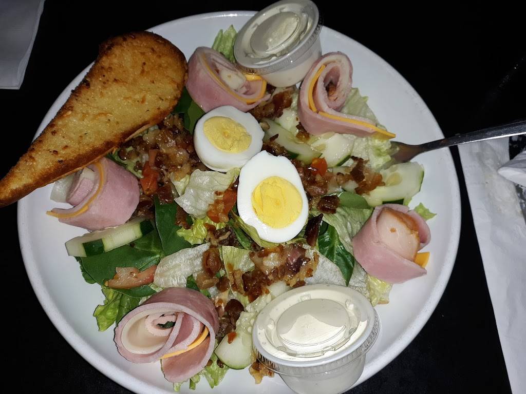 Louis Bar & Grill | restaurant | 1018 S College St, Winchester, TN 37398, USA | 9313135556 OR +1 931-313-5556