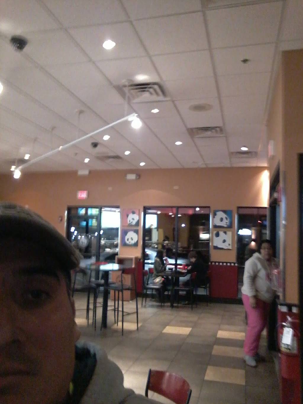 Dunkin | cafe | 369 E W Rollins Rd, Round Lake Beach, IL 60073, USA | 8477405535 OR +1 847-740-5535