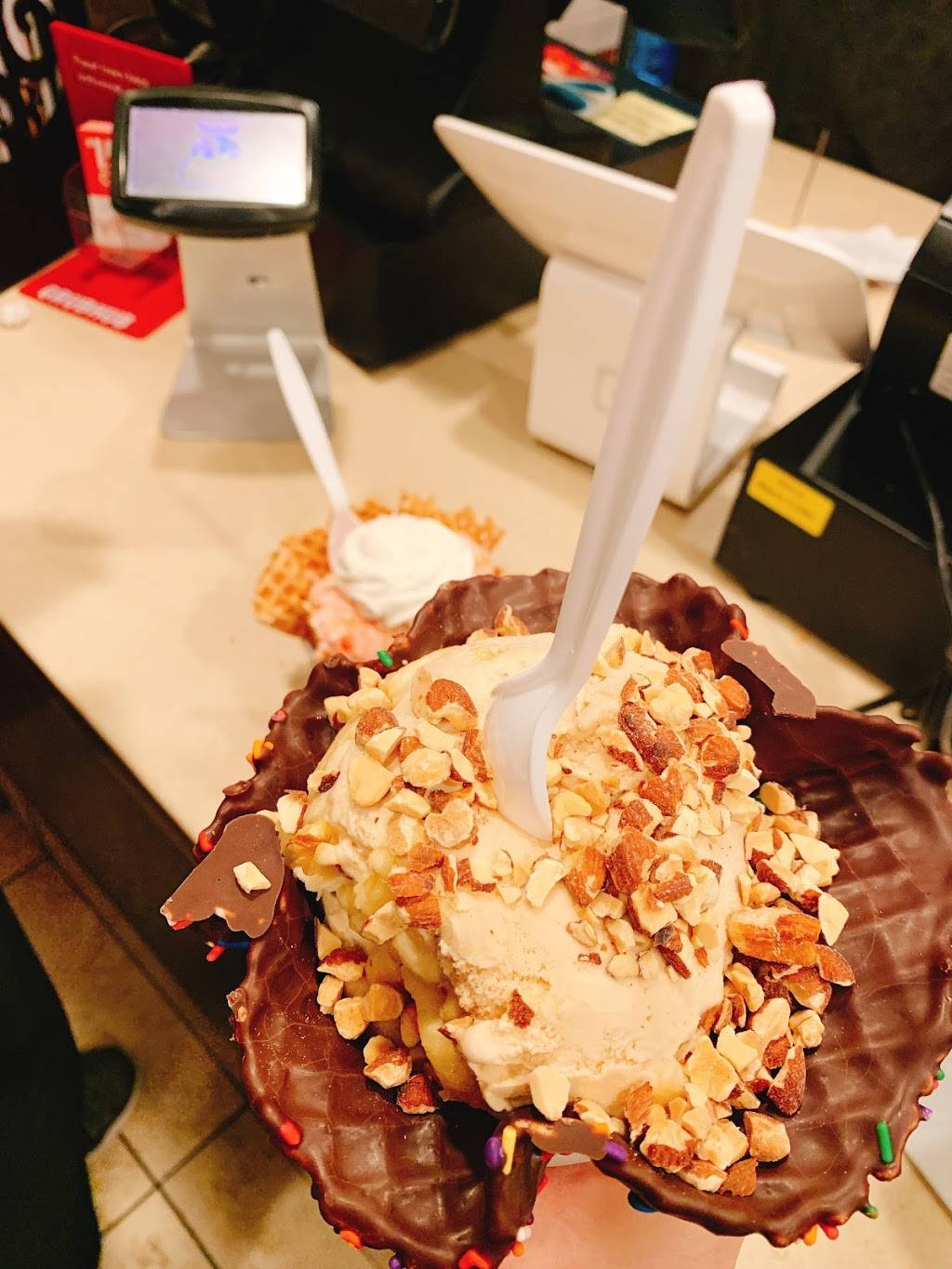 Cold Stone Creamery | bakery | 4128 S Mooney Blvd, Visalia, CA 93277, USA | 5597130710 OR +1 559-713-0710