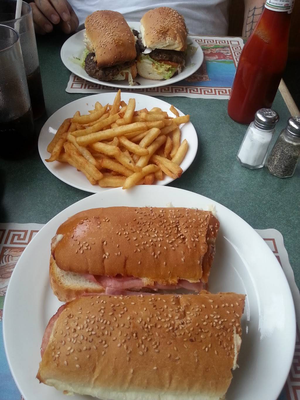 Great Barrington Pizza House | restaurant | 36 State Rd, Great Barrington, MA 01230, USA | 4135280260 OR +1 413-528-0260