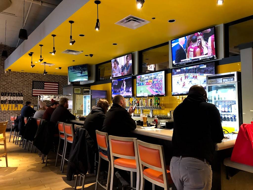 Buffalo Wild Wings | restaurant | 1832 N Clybourn Ave, Chicago, IL 60614, USA | 7738689453 OR +1 773-868-9453