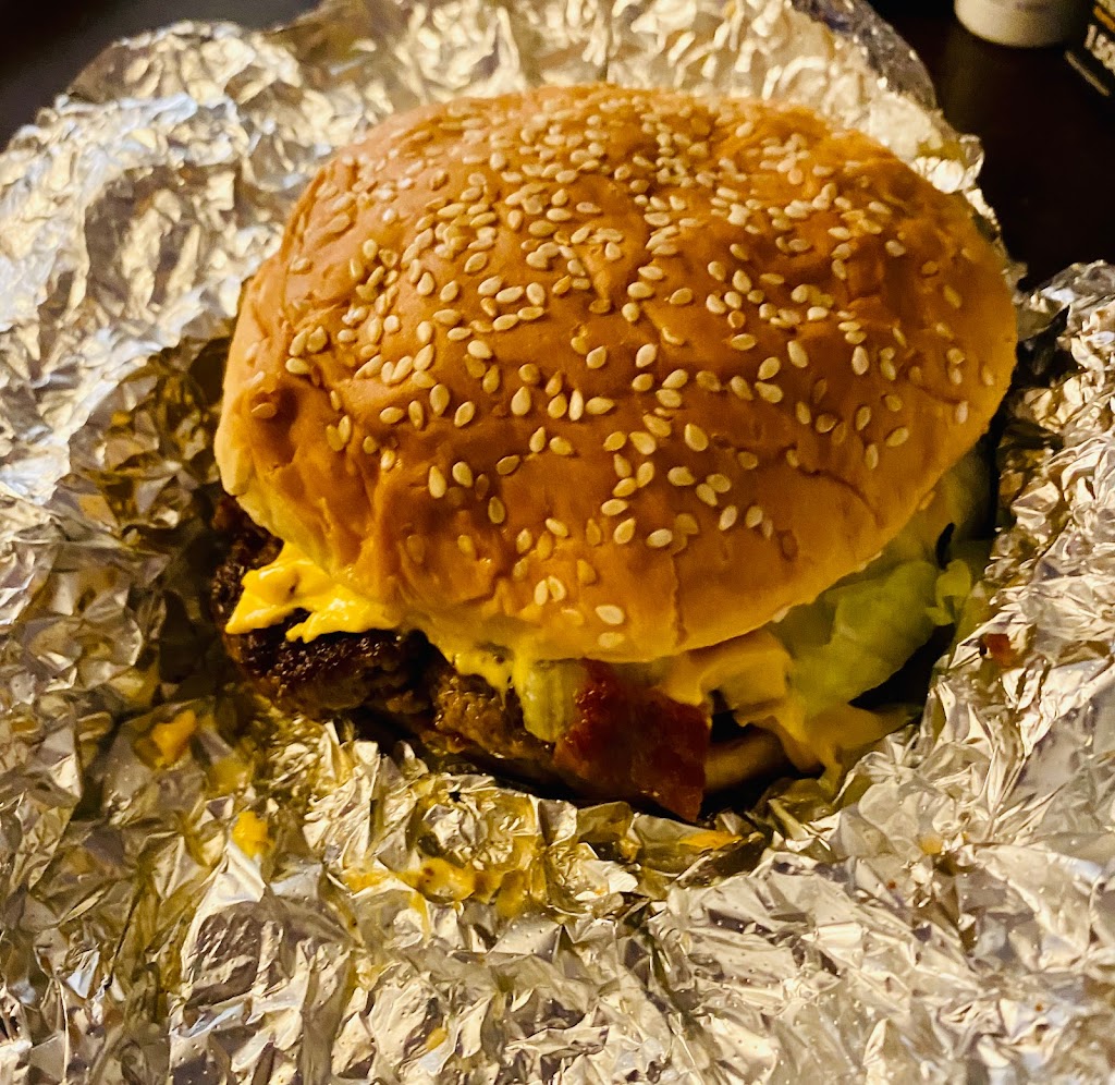Five Guys | meal takeaway | 1025 E Douglas Ave, Wichita, KS 67202, USA | 3162952866 OR +1 316-295-2866