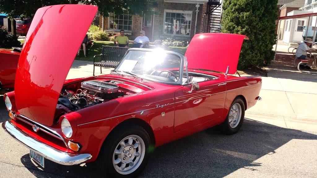 Tinys Bar | restaurant | 111 W Main St, Winneconne, WI 54986, USA | 9205829962 OR +1 920-582-9962