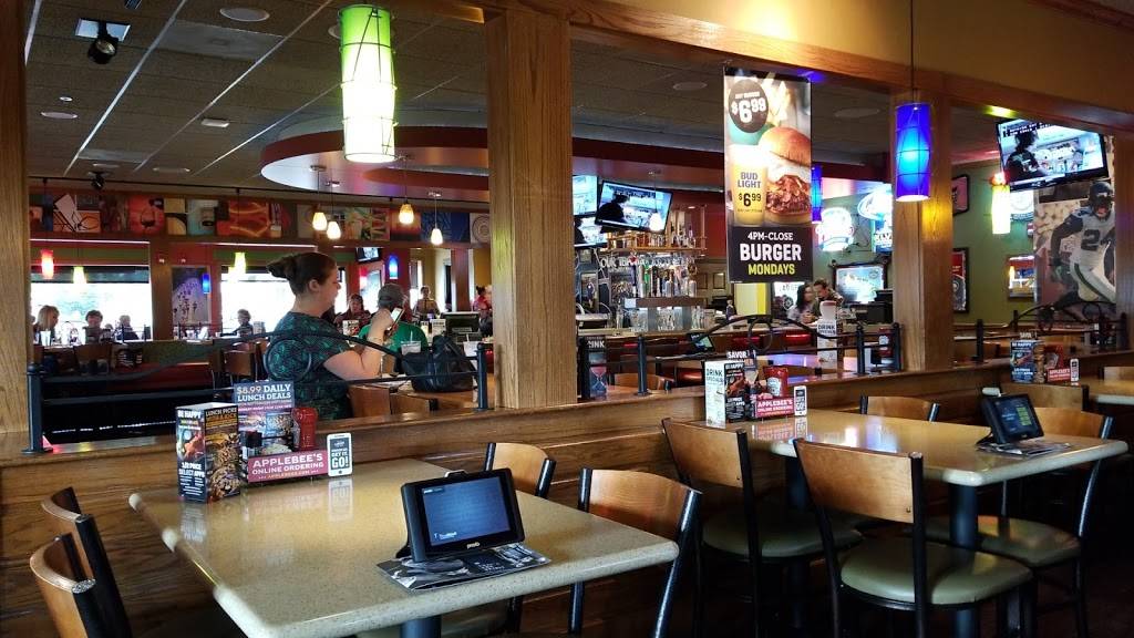 Applebees Grill + Bar | restaurant | 31810 WA-20, Oak Harbor, WA 98277, USA | 3606796100 OR +1 360-679-6100