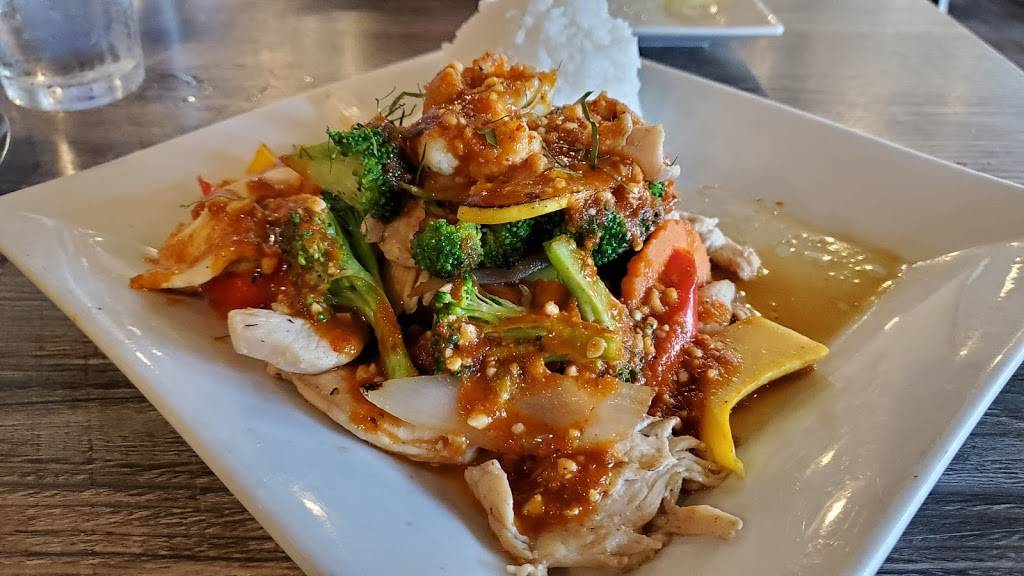 Naviyas Thai Brasserie | restaurant | 2812 W 43rd St, Minneapolis, MN 55410, USA | 6122765061 OR +1 612-276-5061