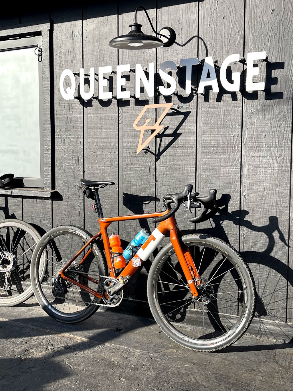 Hamburger Hut | restaurant | 576 N Coast Hwy 101, Encinitas, CA 92024, USA | 7604205333 OR +1 760-420-5333