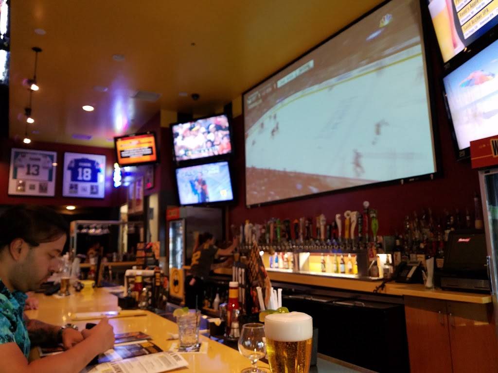 Buffalo Wild Wings | restaurant | 2670 Tuscany St #101, Corona, CA 92881, USA | 9517399464 OR +1 951-739-9464