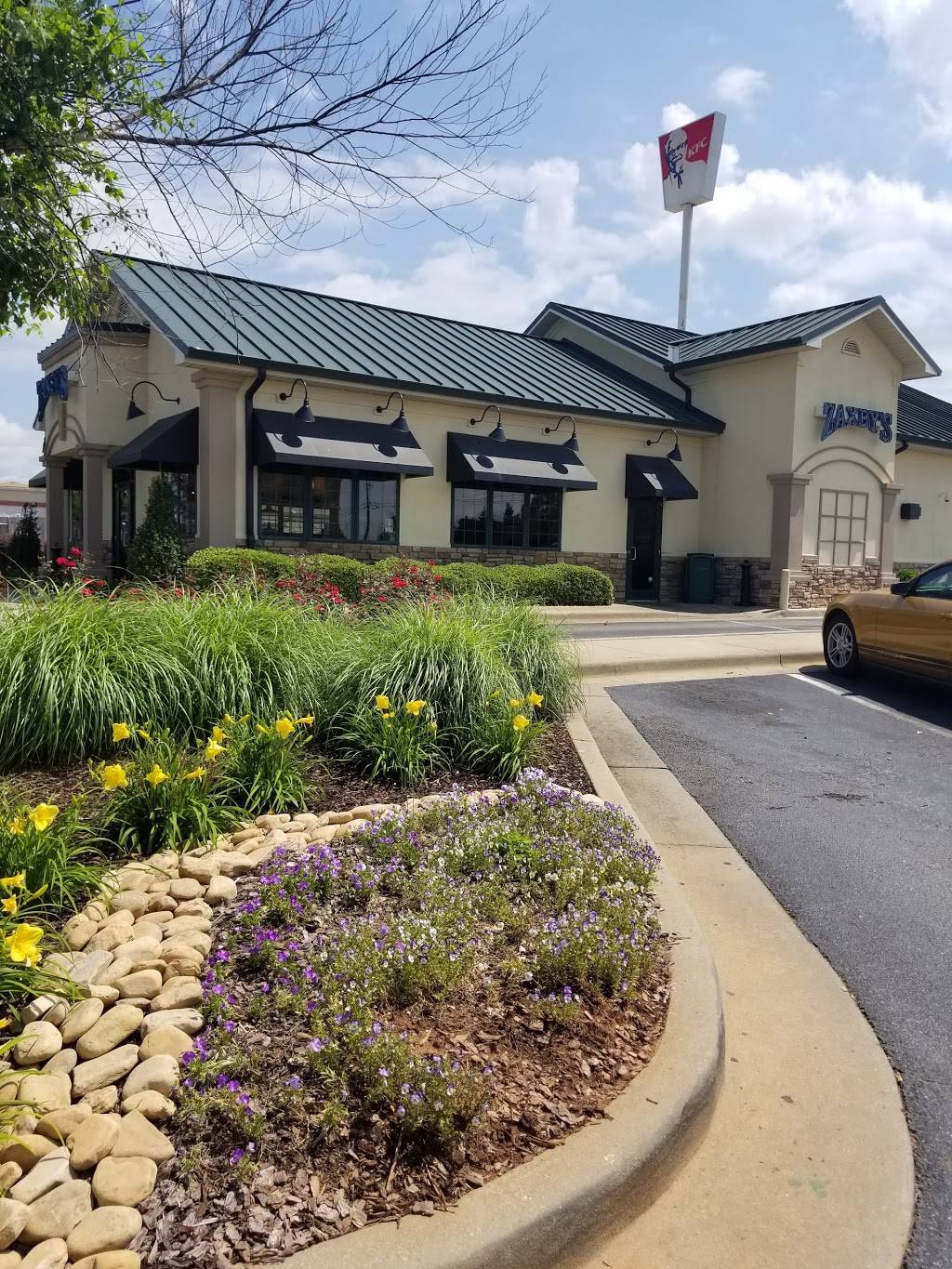 Zaxbys Chicken Fingers & Buffalo Wings | restaurant | 91 Colonial Dr, Oxford, AL 36203, USA | 2568324771 OR +1 256-832-4771
