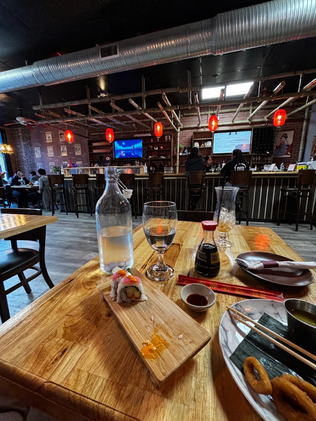 Mayu Sushi & Thai | restaurant | 3028 W Cary St, Richmond, VA 23221, USA | 8045625043 OR +1 804-562-5043