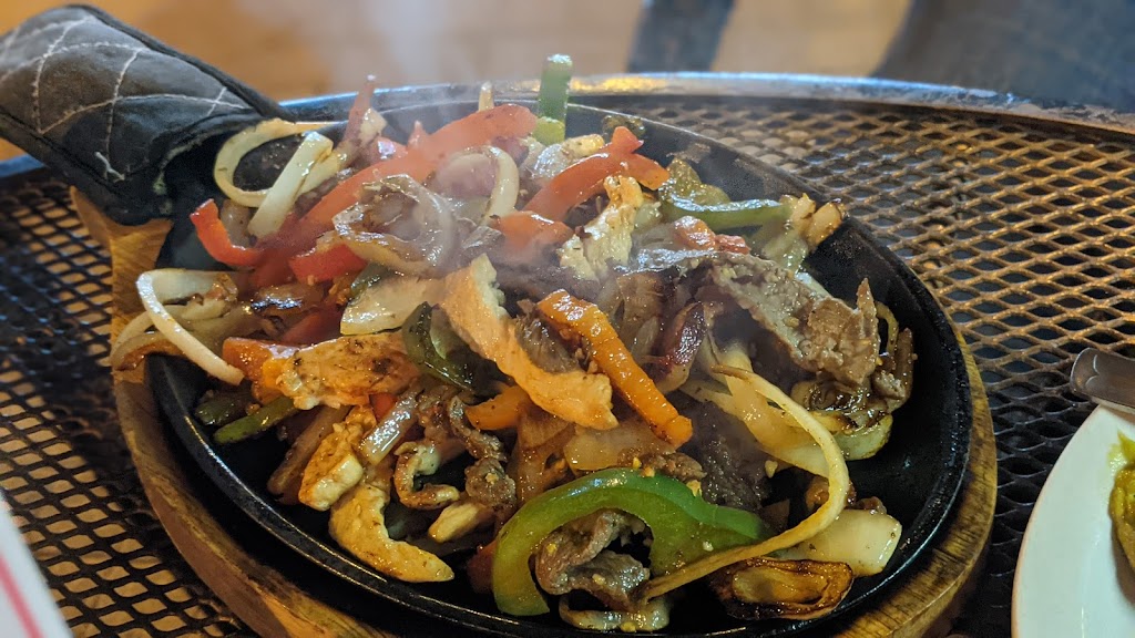 El Pueblito | restaurant | 810 Southwest Blvd, Kansas City, MO 64108, USA | 8164715442 OR +1 816-471-5442