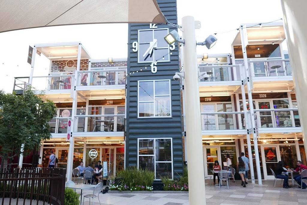 Cheffinis Hot Dogs | restaurant | 707 Fremont St #1050, Las Vegas, NV 89101, USA | 7025277599 OR +1 702-527-7599