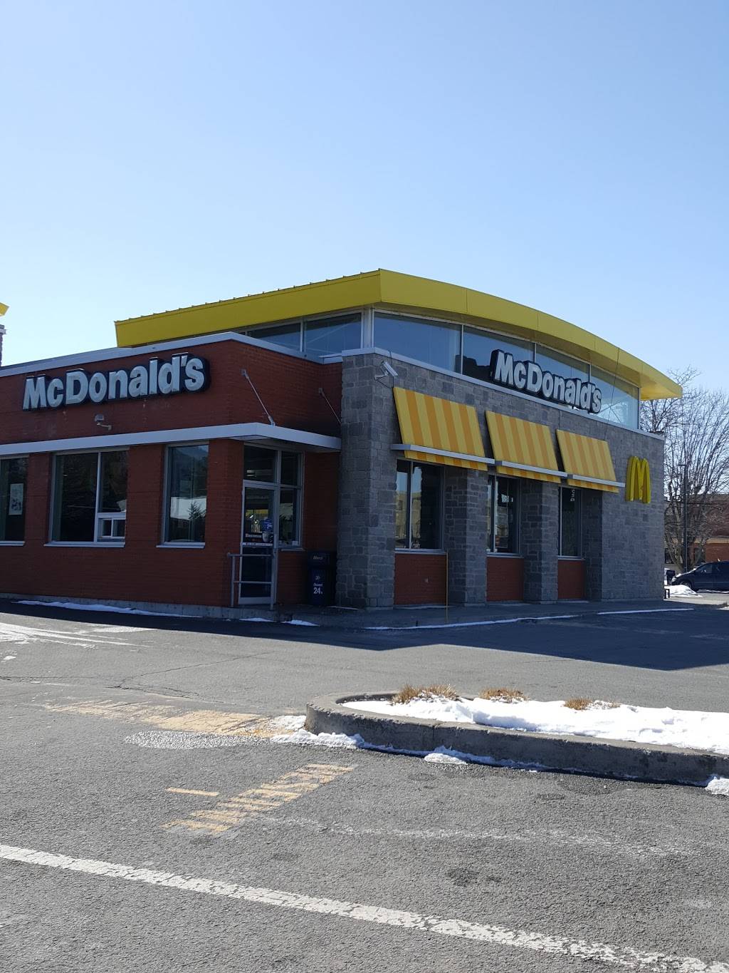 McDonalds | cafe | 305 Boulevard Sir-Wilfrid-Laurier, Beloeil, QC J3G 4H3, Canada | 4504642740 OR +1 450-464-2740