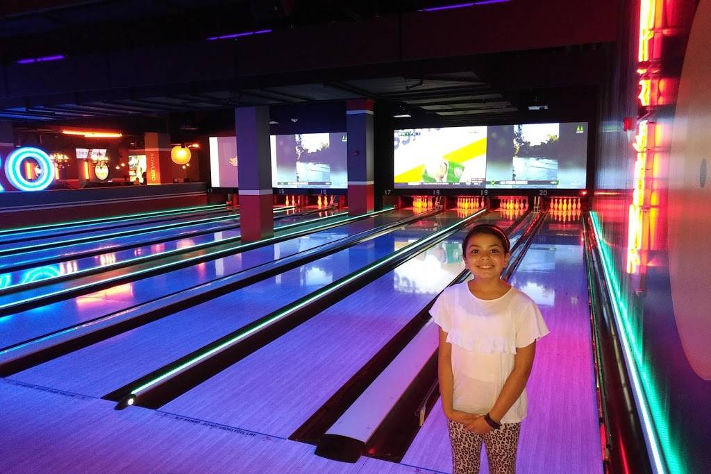 Bowlero Arlington | restaurant | 320 South 23rd St S, Arlington, VA 22202, USA | 7034186187 OR +1 703-418-6187