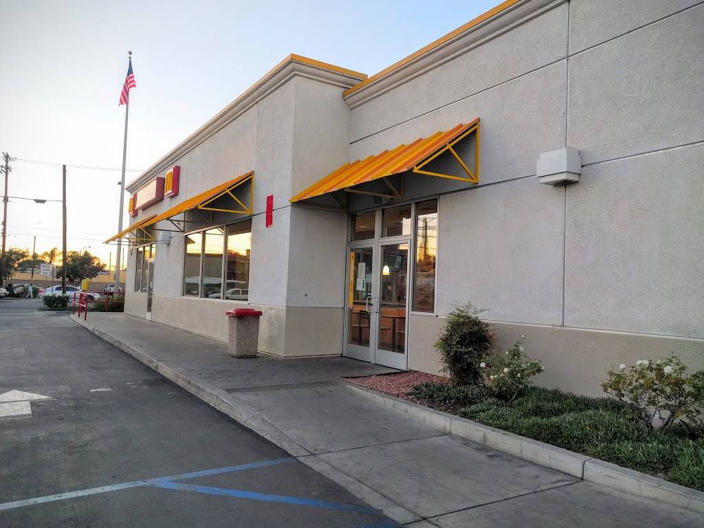 McDonalds | cafe | 8656 Sepulveda Blvd, North Hills, CA 91343, USA | 8188305660 OR +1 818-830-5660