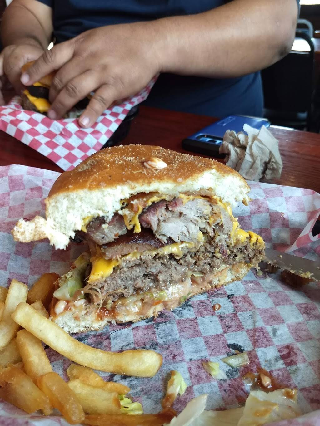 Bubbas Fat Burgers & BBQ | restaurant | 1111 S Wood St, Gilmer, TX 75645, USA | 9036800899 OR +1 903-680-0899