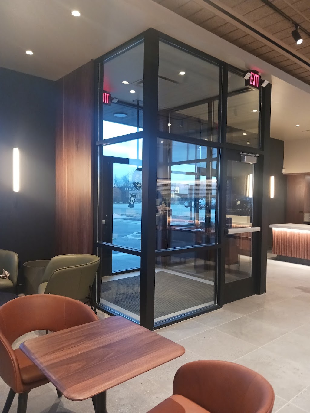 Starbucks | cafe | 2552 Rose St, La Crosse, WI 54603, USA | 6088161953 OR +1 608-816-1953