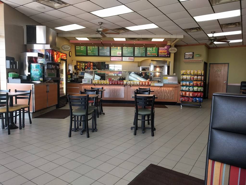 Subway | restaurant | 10850 Silver Pkwy, Fenton, MI 48430, USA | 8107501220 OR +1 810-750-1220