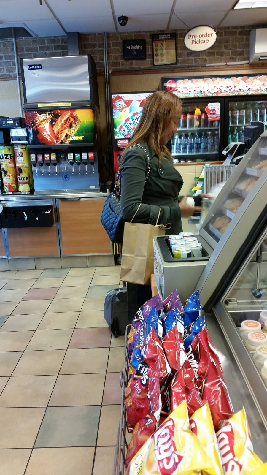 Subway Restaurants | restaurant | 150 Bay St, Staten Island, NY 10301, USA | 7187271777 OR +1 718-727-1777