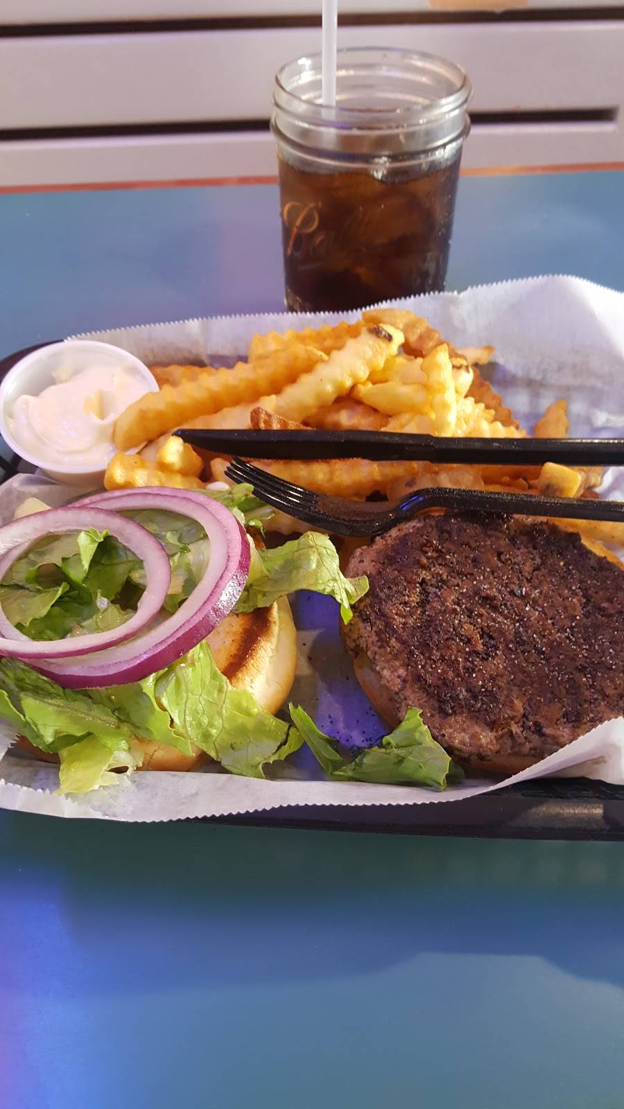 Zellies Pub | restaurant | N Hwy 19A, Mt Dora, FL 32757, USA | 3524833855 OR +1 352-483-3855