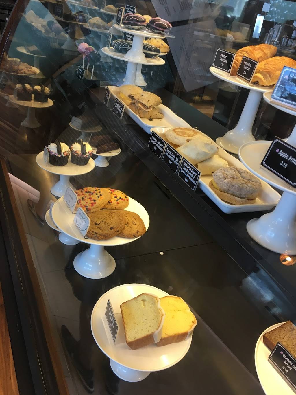 Fountain View | restaurant | 1510 North Avenue of the Stars, Orlando, FL 32830, USA | 4079393463 OR +1 407-939-3463