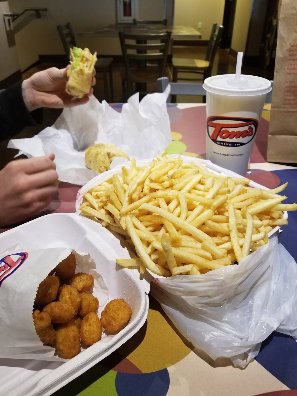 Toms Drive In | restaurant | 501 N Westhill Blvd, Appleton, WI 54914, USA | 9207310827 OR +1 920-731-0827