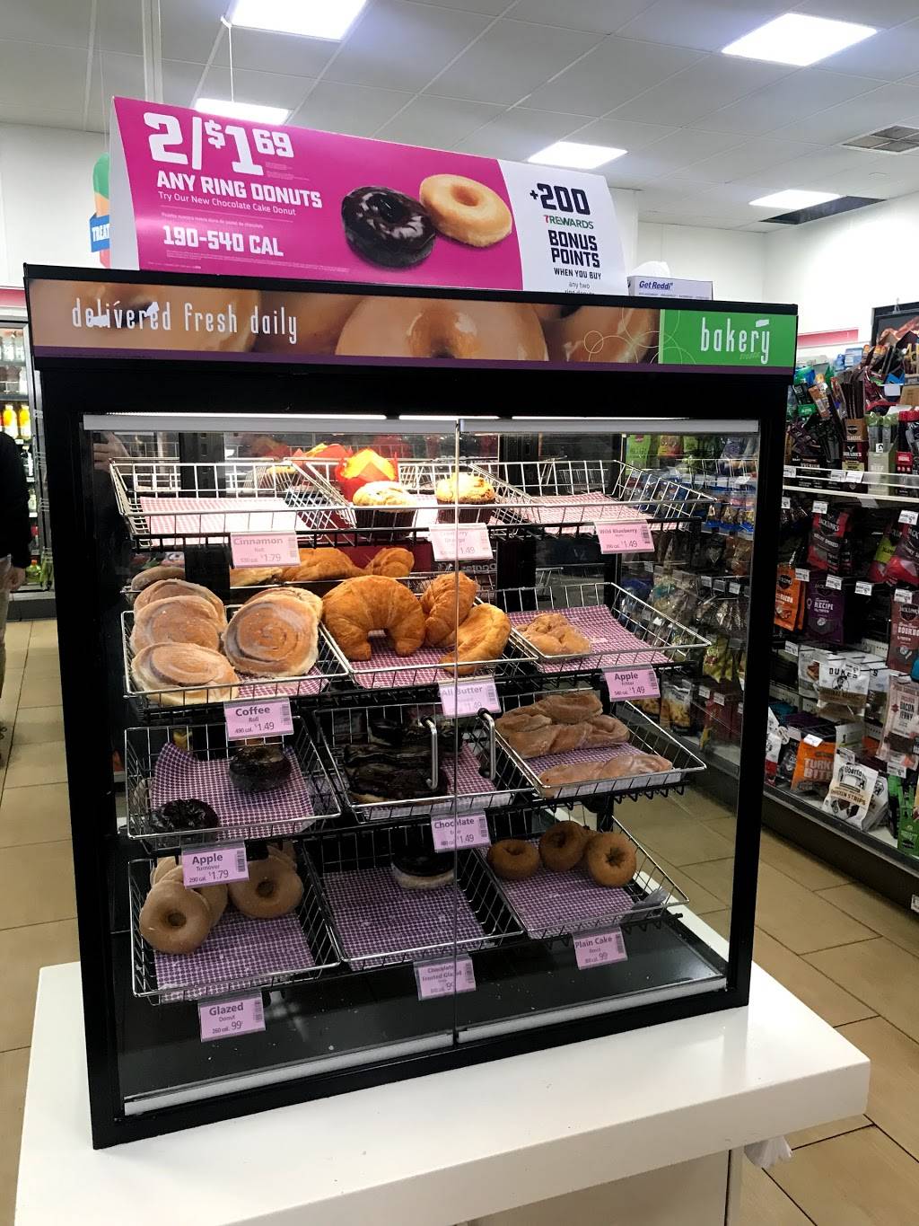 7-Eleven | bakery | 7820 Wisconsin Ave, Bethesda, MD 20814, USA | 3016528589 OR +1 301-652-8589