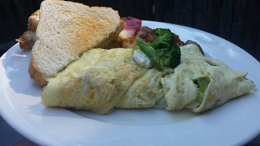 Leons Cafe & Catering | restaurant | 230 Waseca Ave, Barrington, RI 02806, USA | 4012471660 OR +1 401-247-1660