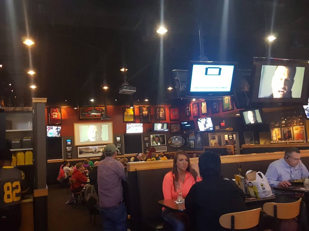 Buffalo Wild Wings | restaurant | 2807 Plaza Dr, Peru, IL 61354, USA | 8157808283 OR +1 815-780-8283