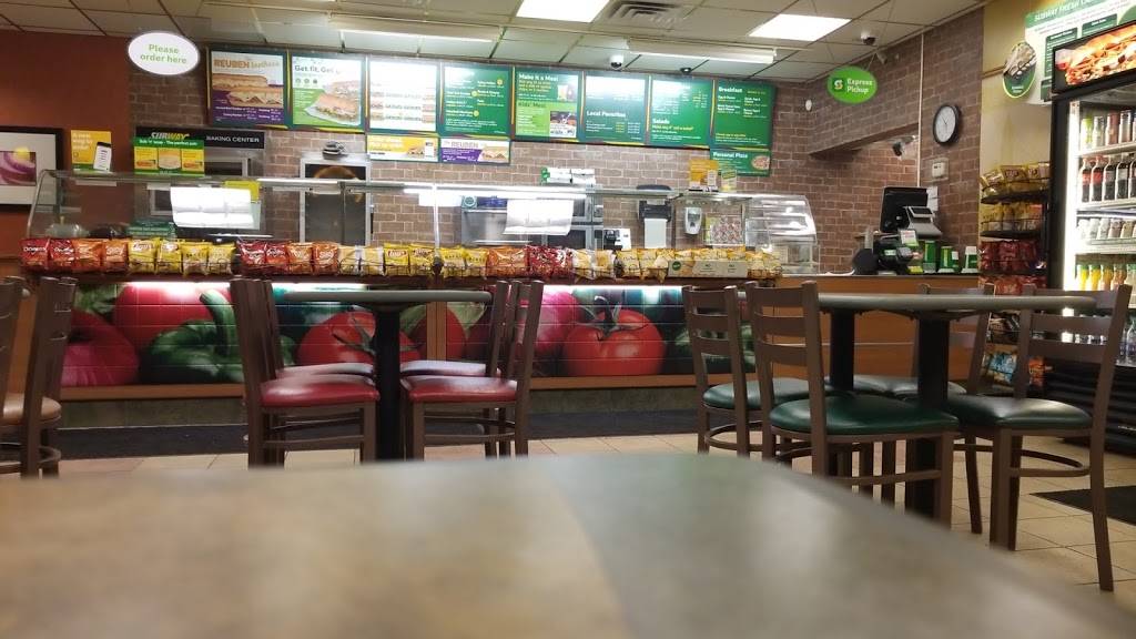 Subway | restaurant | 1301 WI-69, New Glarus, WI 53574, USA | 6085274355 OR +1 608-527-4355