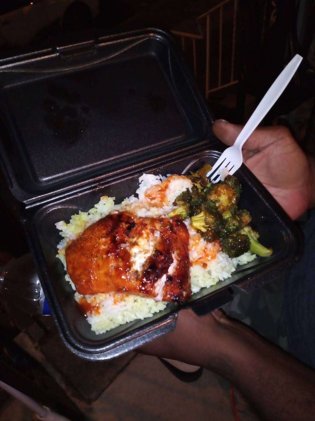 Mizzs Wings N Things | restaurant | 5212 Florence Ave, Philadelphia, PA 19143, USA | 2673489237 OR +1 267-348-9237