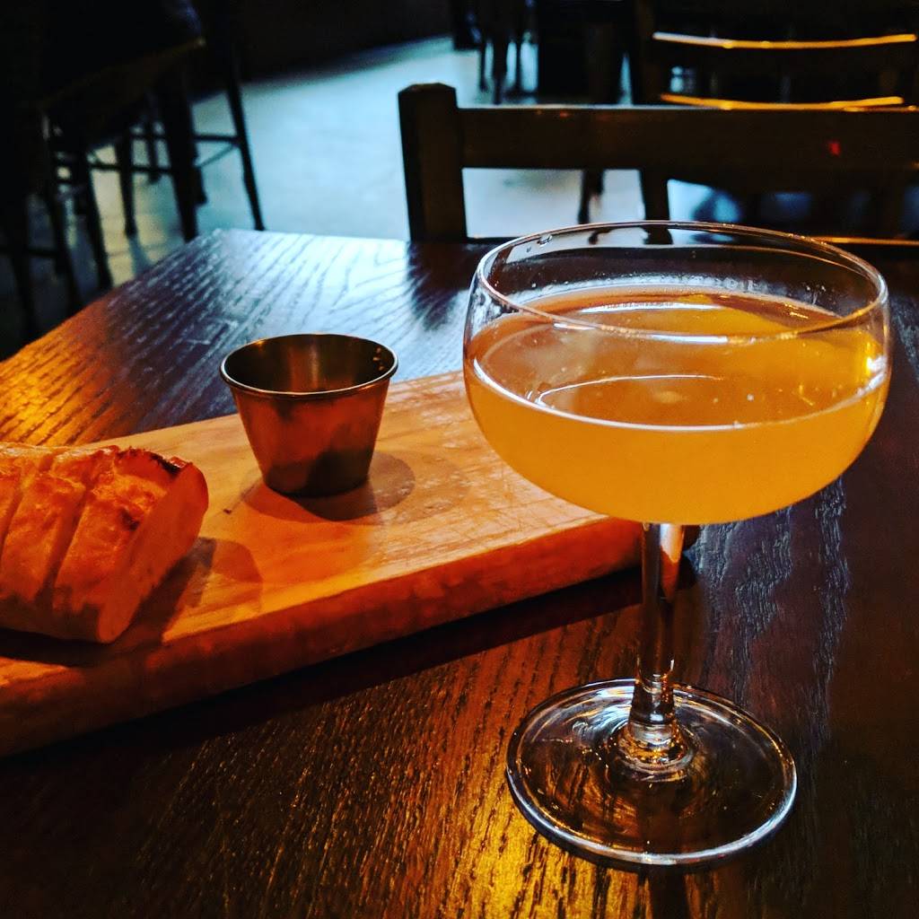 District Kitchen & Bar | restaurant | 40 West St, Pittsfield, MA 01201, USA | 4134420303 OR +1 413-442-0303