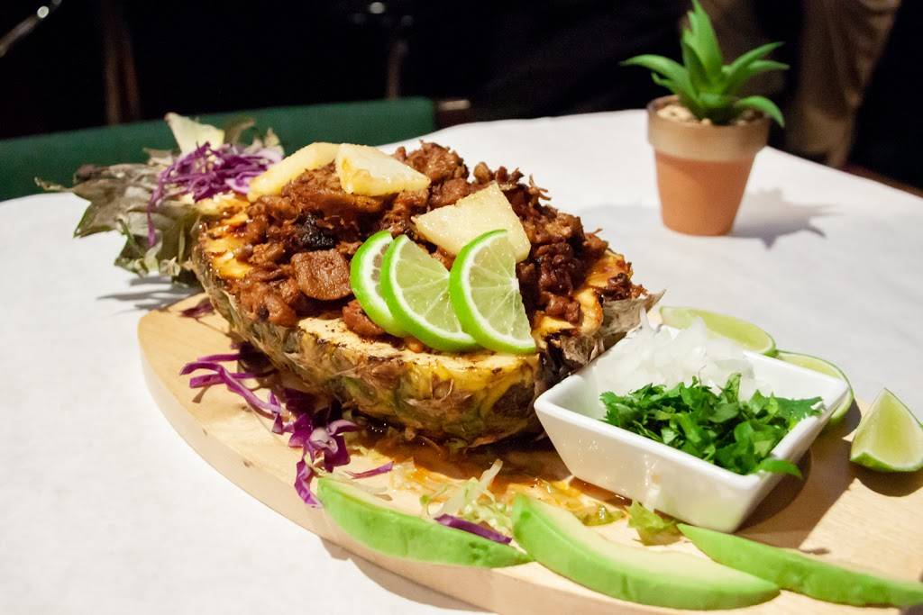 Tavos Signature Cuisine | restaurant | 5814 W Bluemound Rd, Milwaukee, WI 53213, USA | 4142398888 OR +1 414-239-8888