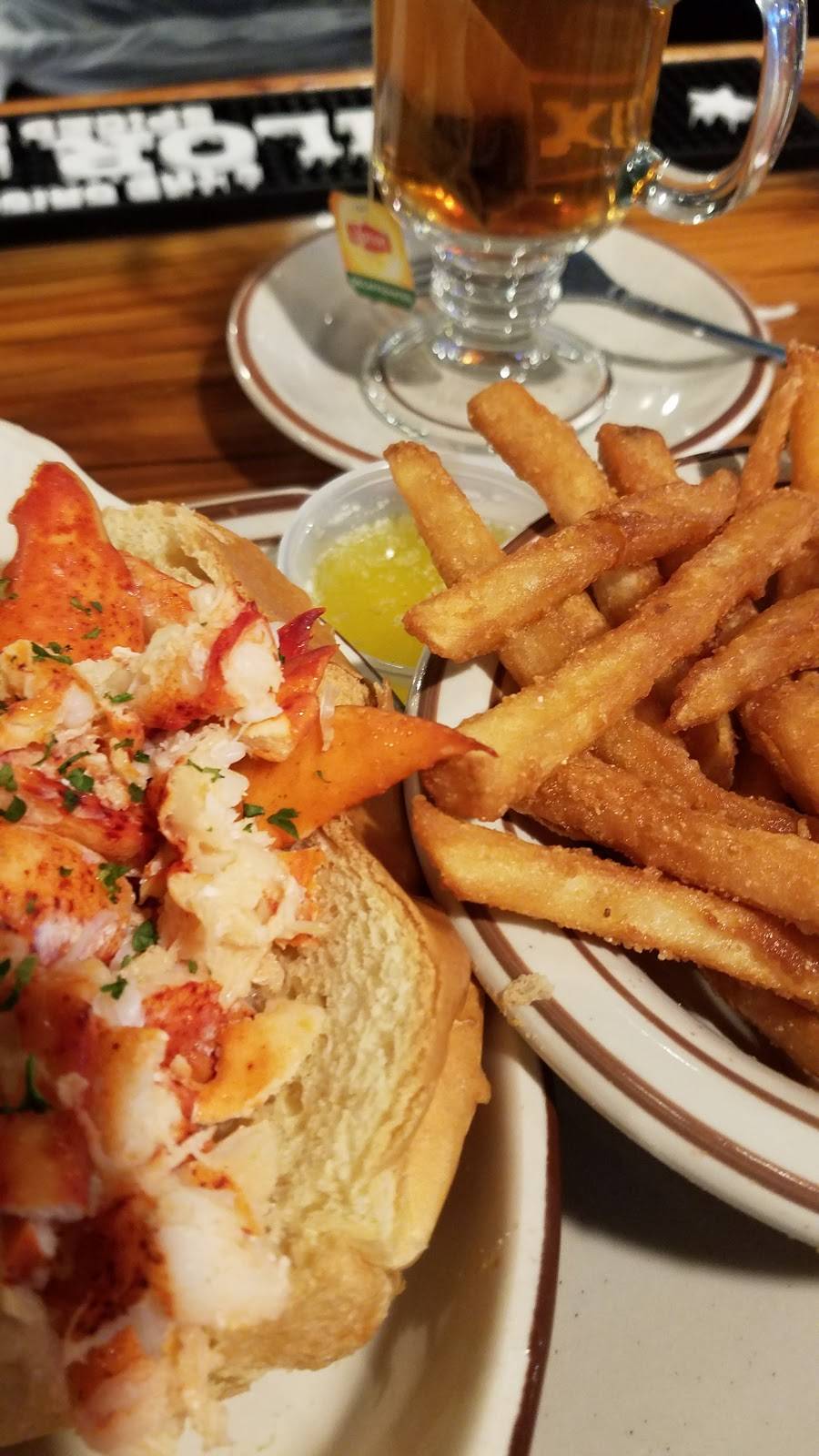 U.S.S. Chowder Pot IV | restaurant | 165 Brainard Rd, Hartford, CT 06114, USA | 8602443311 OR +1 860-244-3311