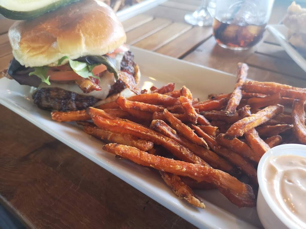 Moose McGuires Brockville | restaurant | 6 Broad St, Brockville, ON K6V 0C4, Canada | 6133455050 OR +1 613-345-5050