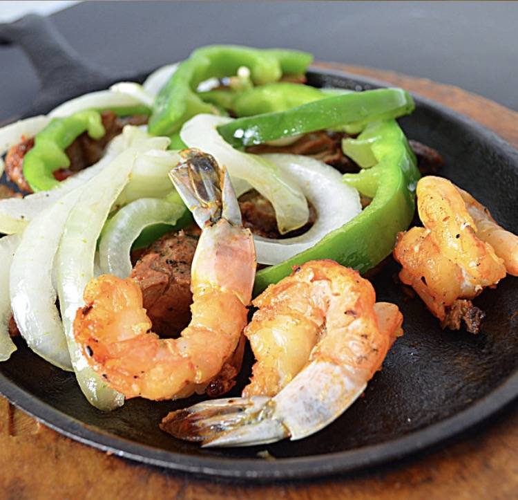 El Santaneco Restaurant | meal delivery | 24 5th St, Chelsea, MA 02150, USA | 6178845005 OR +1 617-884-5005