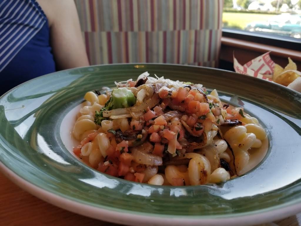 Applebees Grill + Bar | restaurant | 3060 N Naglee Rd, Tracy, CA 95304, USA | 2098340360 OR +1 209-834-0360