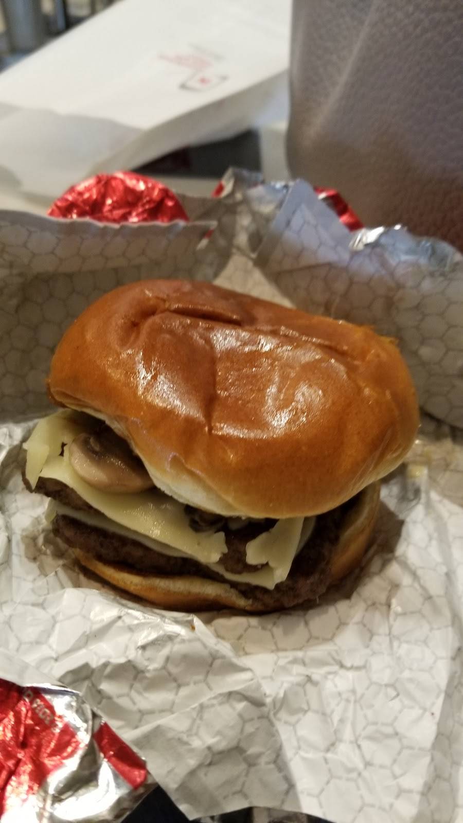 Wendys | restaurant | 5501 Birmingham Pkwy Concourse A, Charlotte, NC 28208, USA | 7043599214 OR +1 704-359-9214