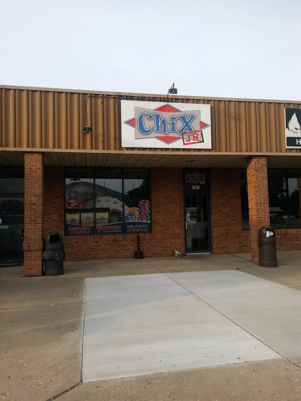 Chix Jr Restaurant | restaurant | 309 E McKinley Rd, Ottawa, IL 61350, USA | 8154343300 OR +1 815-434-3300