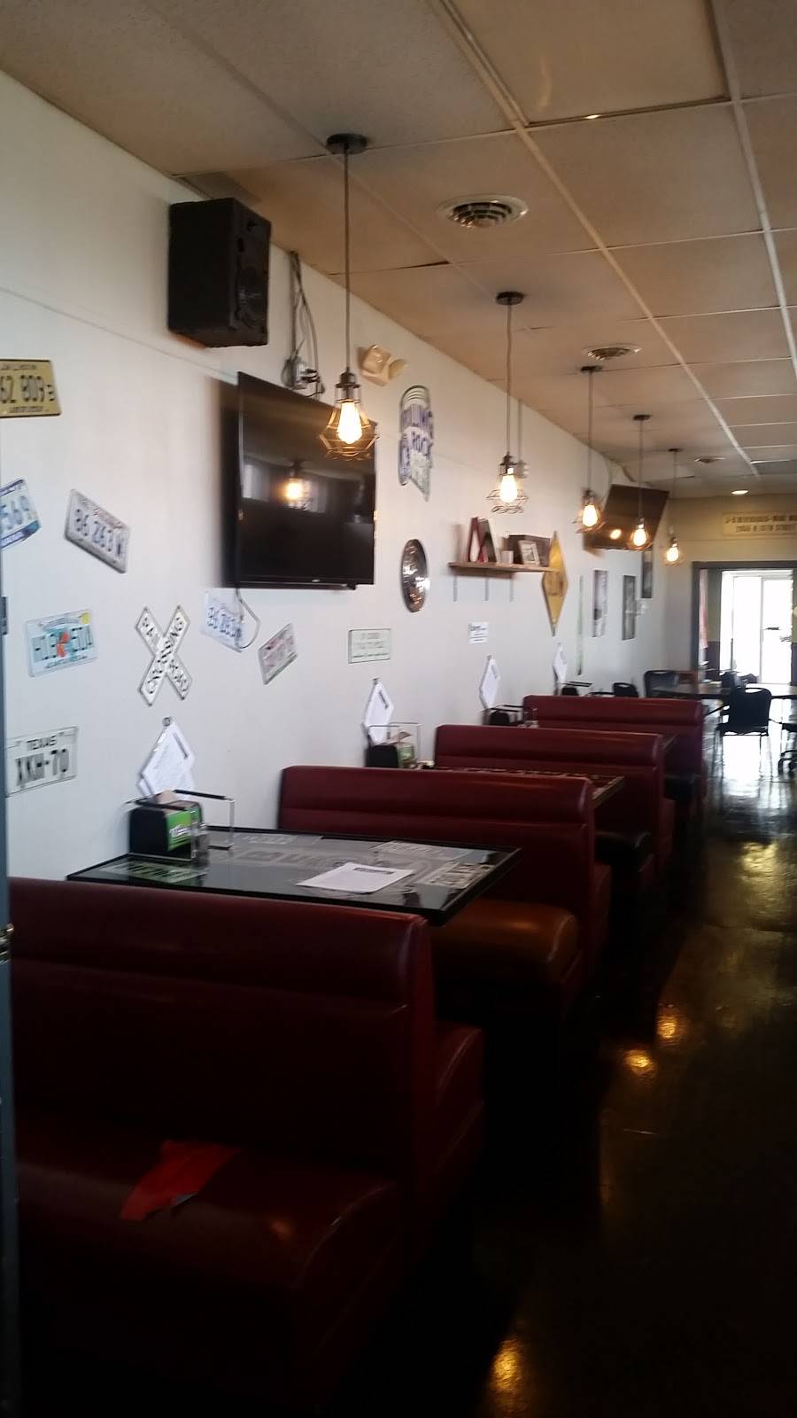 Crankys 2 | restaurant | 2155 N 13th St, Terre Haute, IN 47804, USA | 8122361877 OR +1 812-236-1877