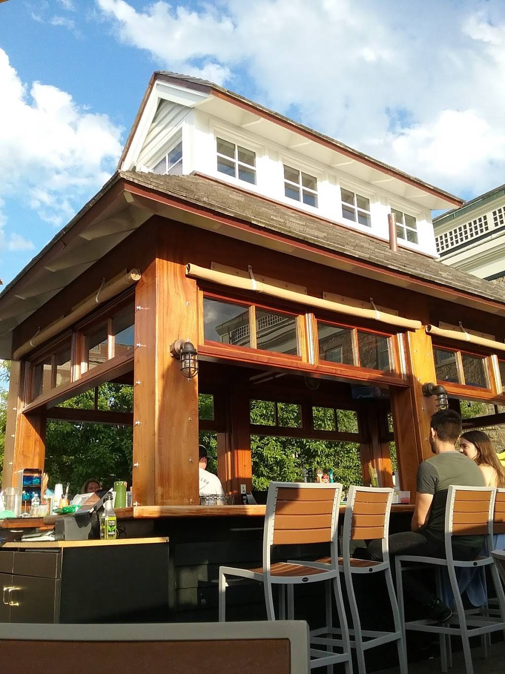 Surf Club | restaurant | 337 Thames St, Newport, RI 02840, USA | 4016195701 OR +1 401-619-5701