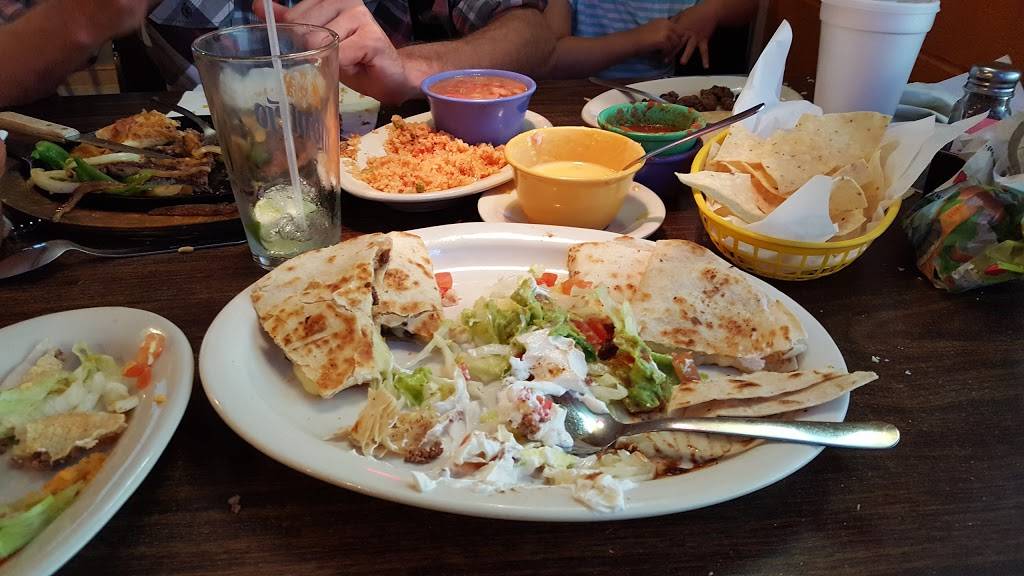 La Fuentes Mexican Restaurant | restaurant | 3300 7th St, Bay City, TX 77414, USA | 9793231222 OR +1 979-323-1222