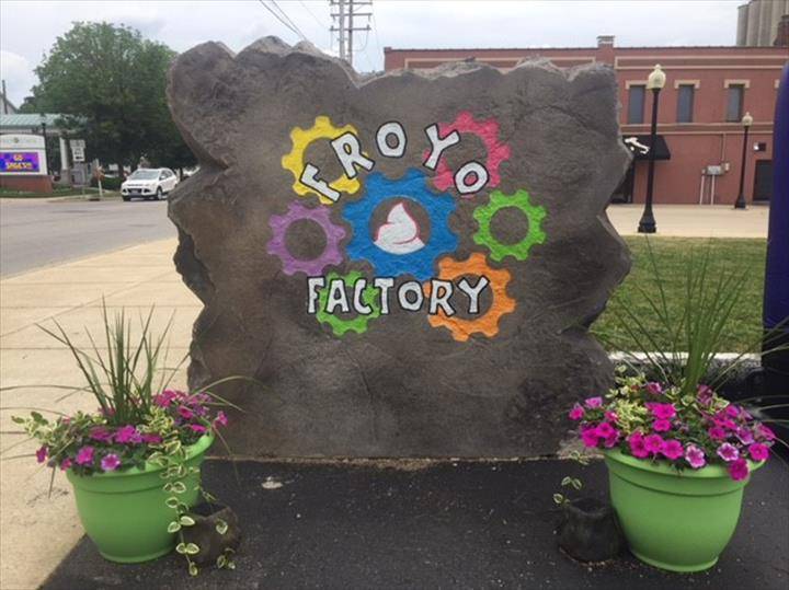 Froyo Factory | restaurant | 106 S Market St, Monticello, IL 61856, USA | 2177622233 OR +1 217-762-2233