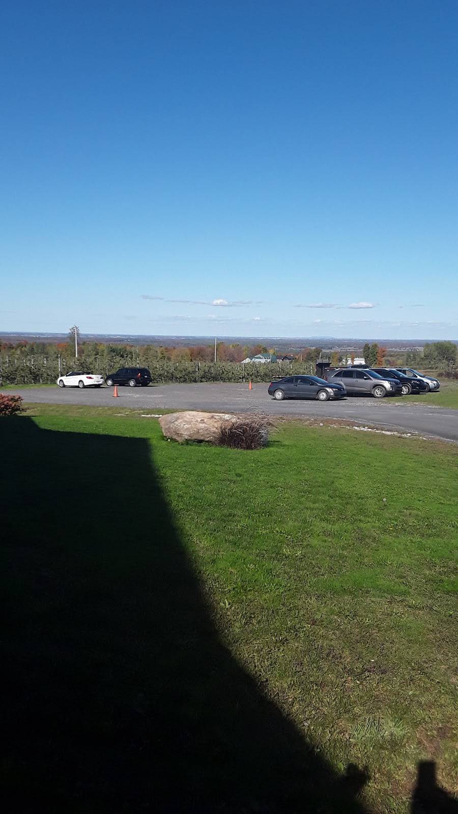 Le Pavillon Du Verger | restaurant | 2232 Montée Brooks, Franklin, QC J0S 1E0, Canada | 4508272742 OR +1 450-827-2742