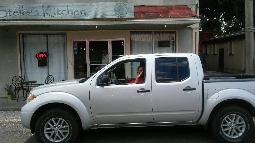 Stellas Kitchen | restaurant | 121 Washington St, Napoleonville, LA 70390, USA | 9855133479 OR +1 985-513-3479